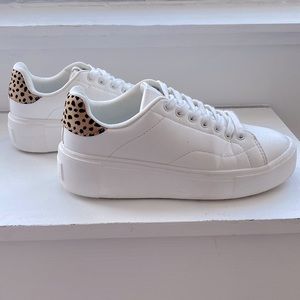 Qupid platform sneakers Size 8